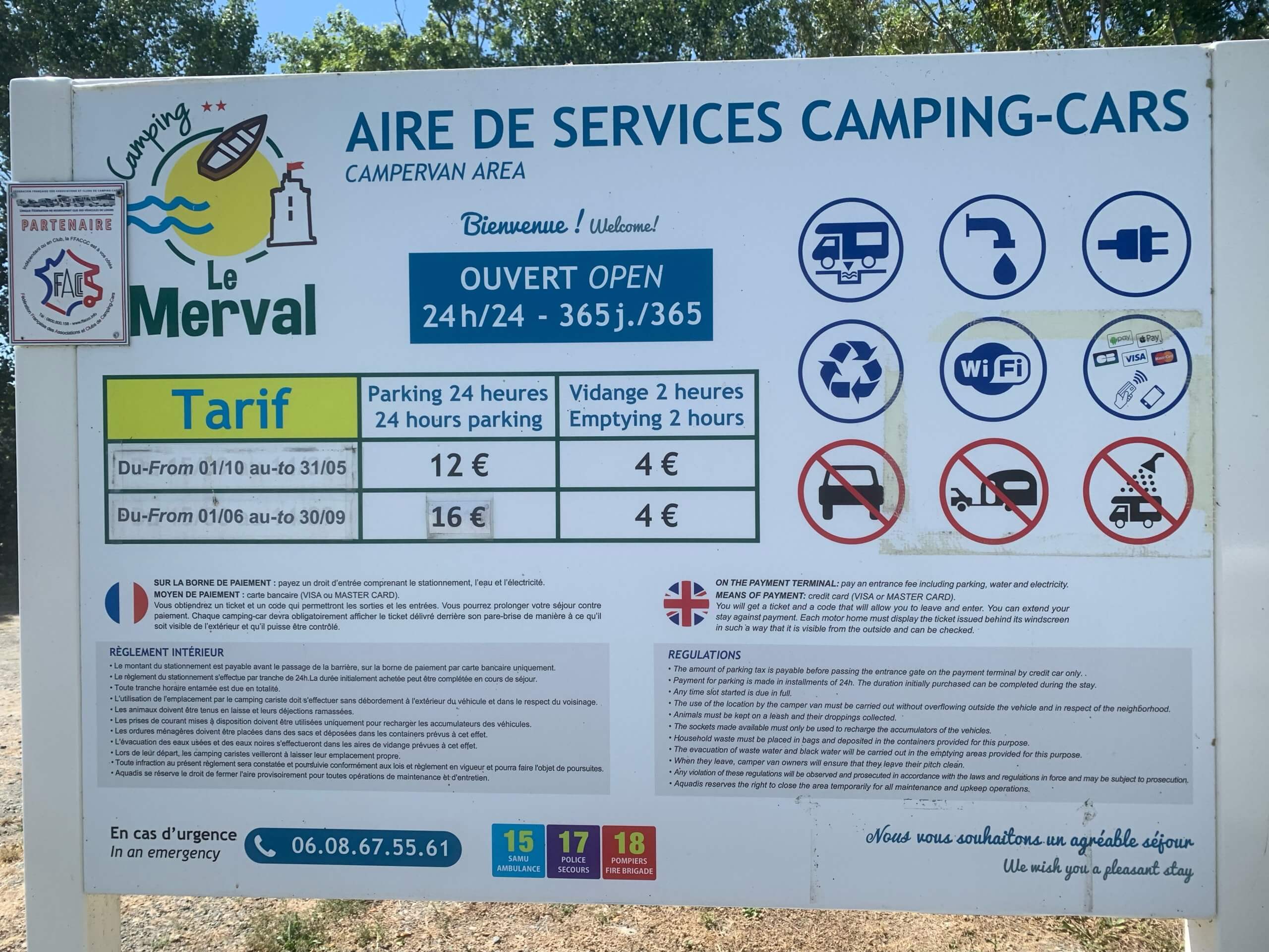Panneau v2 aire de campings car camping Le Merval